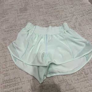 Lululemon 2.5 Hotty hot shorts